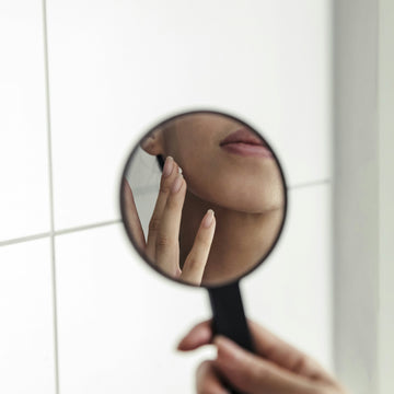De beste milde huidverzorgingsroutine kiezen voor mensen met rosacea